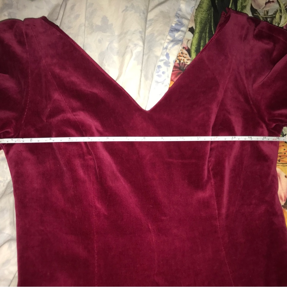 Amazing romantic red velvet dress. - Picture 8 of 8